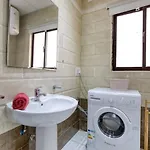 Apartment Stunning View, Seafront, 2bedroom *