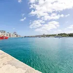 Stunning View, Seafront, 2bedroom