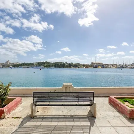 Stunning View, Seafront, 2bedroom