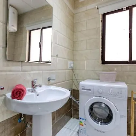 Apartment Stunning View, Seafront, 2bedroom *