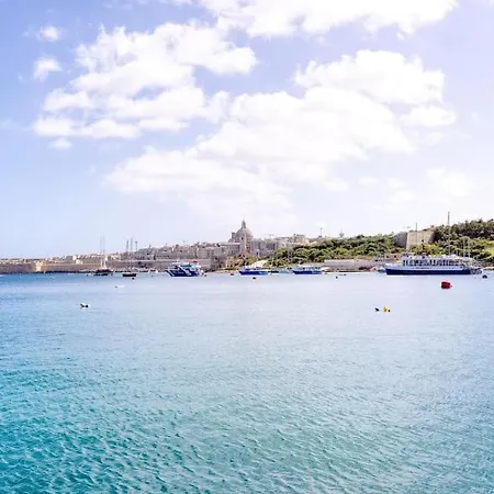 Stunning View, Seafront, 2bedroom Σλιέμα