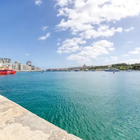 Stunning View, Seafront, 2bedroom