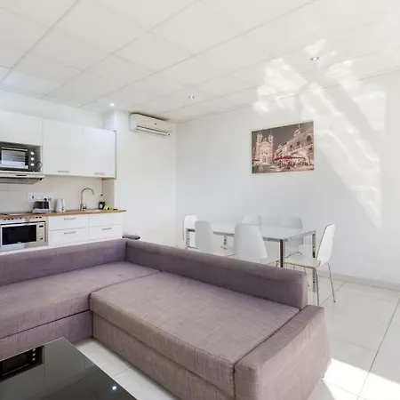 Stunning View, Seafront, 2bedroom Sliema