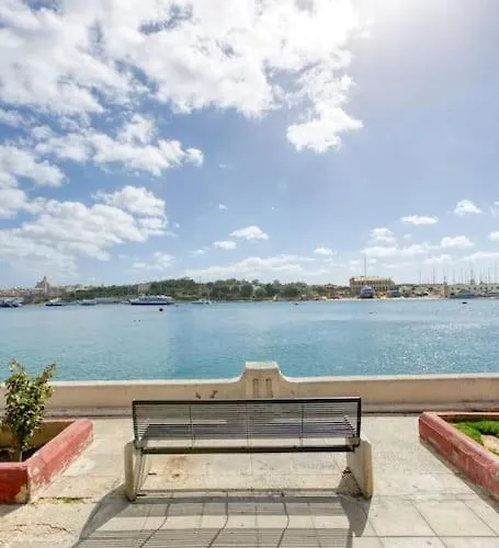 Διαμέρισμα Stunning View, Seafront, 2bedroom Σλιέμα