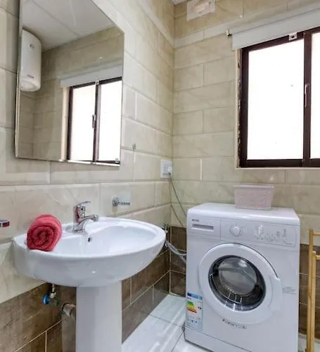 Διαμέρισμα Stunning View, Seafront, 2bedroom *